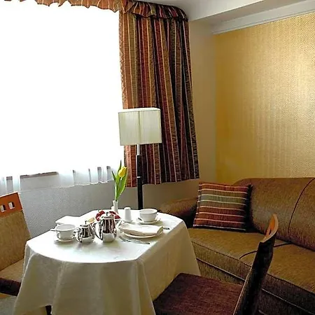 Hotel Actor